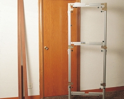 Шаблон может использоваться для установки дверных коробок с различными размерами дверей, выполненных по стандарту UNE 56802