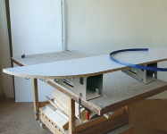 Используя два стола с мембранными присосками можно обрабатывать панели большого размера